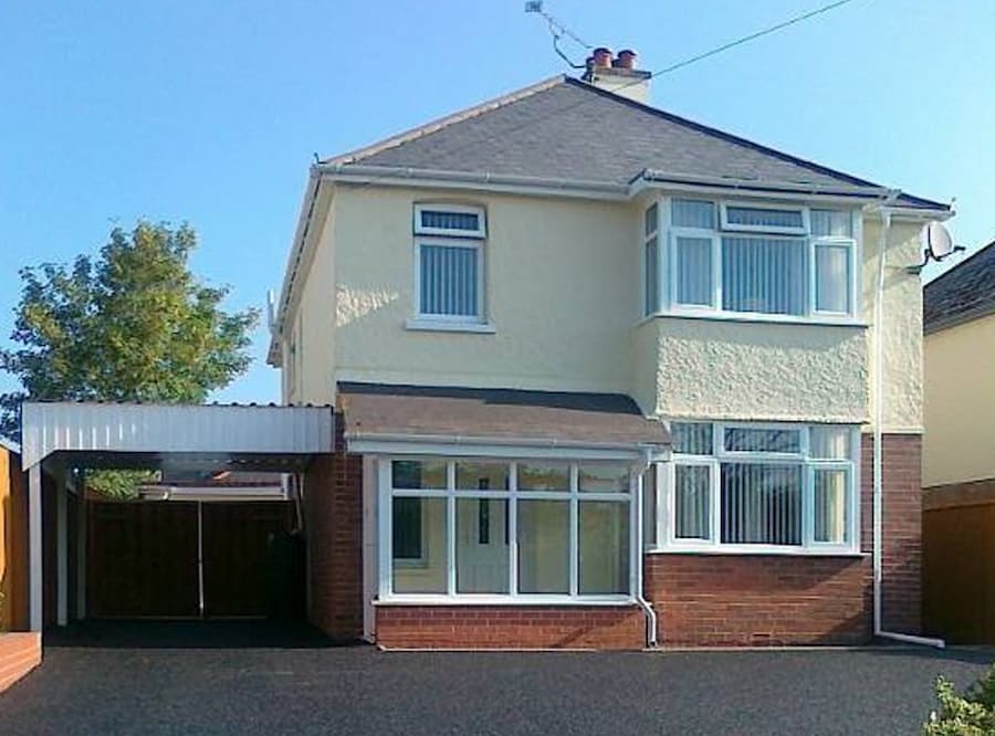 House with tarmac drive
