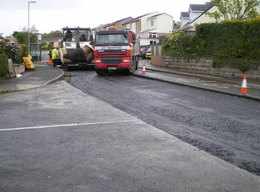 Laying new layer of tarmac